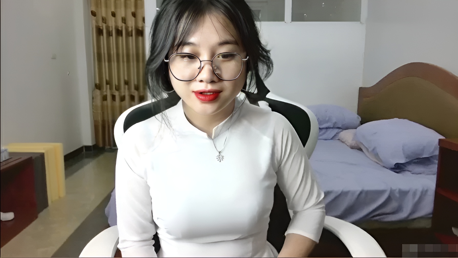 Anna Gấu thích thủ dâm trên live